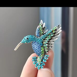 🆕️ BLUE RHINESTONE HUMMINGBIRD BROOCH PIN
